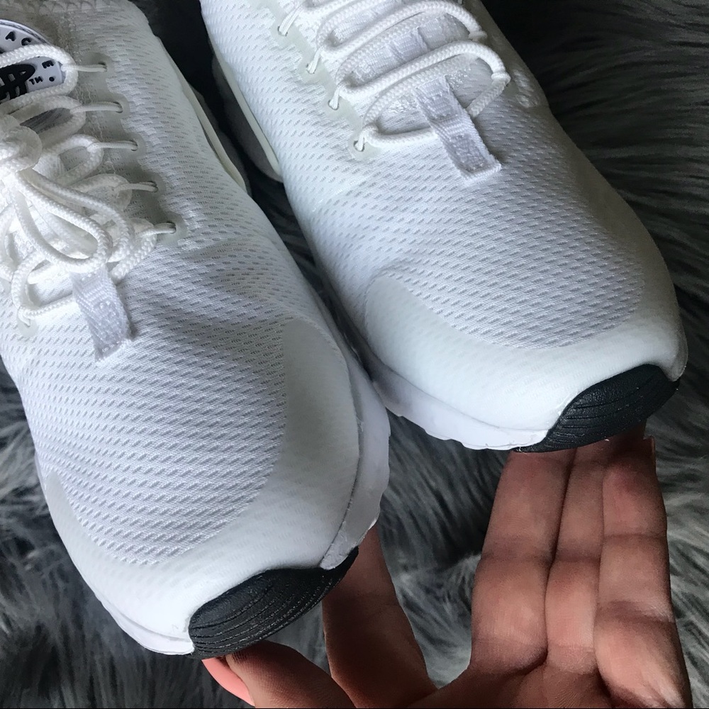 NWB 🌫 NIKE WOMENS HUARACHE SIZE 5 - Picture 3 of 8